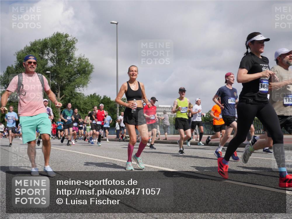 29.06.2025 - hella hamburg halbmarathon Luisa Fischer http://msf.ph/oto/8471057 29.06.2025 10:00:24 Kennedybrücke 2138, 5021, 18206, 00, 1839, 183, 1030, 1094, 1193, 1422, 2138, 2444, 2946, 3048, 3058, 3096, 3698, 3999, 5021, 5633, 5820, 5907, 6374, 6720, 7134, 7221, 7742, 7930, 7932, 8172, 8413, 9214, 9739, 9791, 9994, 10368, 10376, 10860 meine-sportfotos.de
