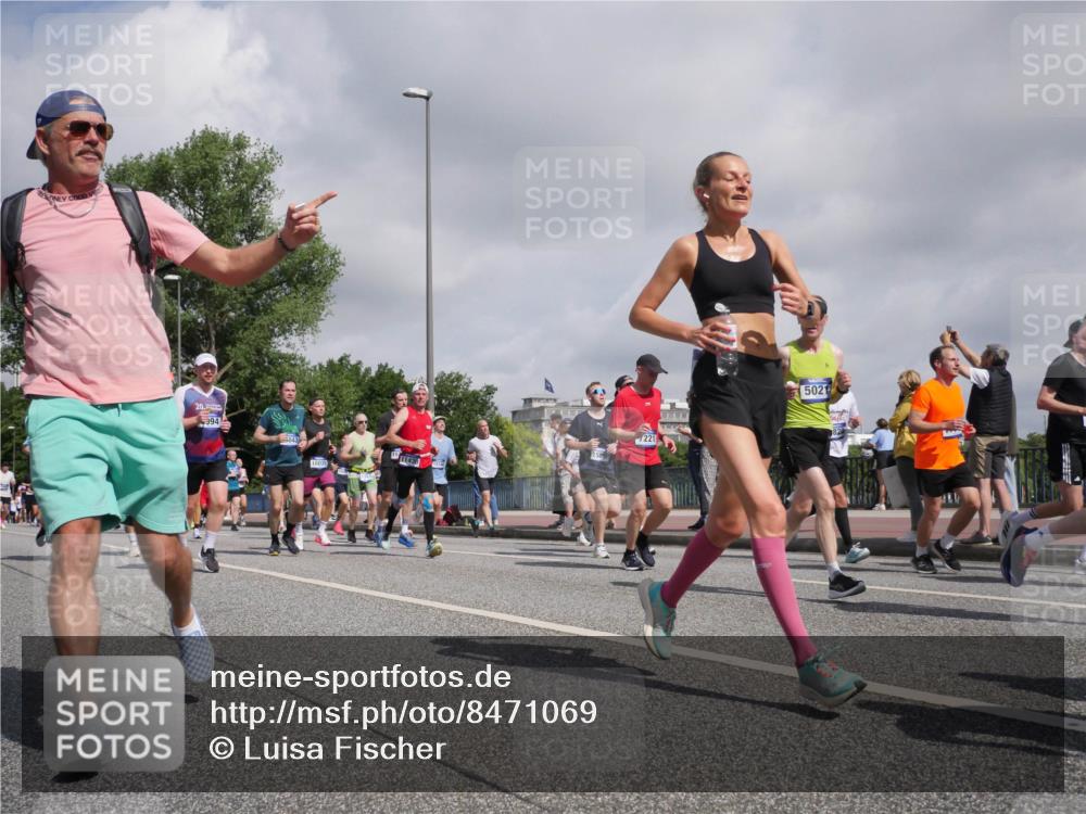 29.06.2025 - hella hamburg halbmarathon Luisa Fischer http://msf.ph/oto/8471069 29.06.2025 10:00:24 Kennedybrücke 20, 394, 16039, 158, 221, 502, 1030, 1094, 1193, 1422, 2138, 2444, 2946, 3048, 3058, 3096, 3698, 3999, 5021, 5633, 5820, 5907, 6374, 6720, 7134, 7221, 7742, 7930, 7932, 8172, 8413, 9214, 9739, 9791, 9994, 10368, 10376, 10860 meine-sportfotos.de