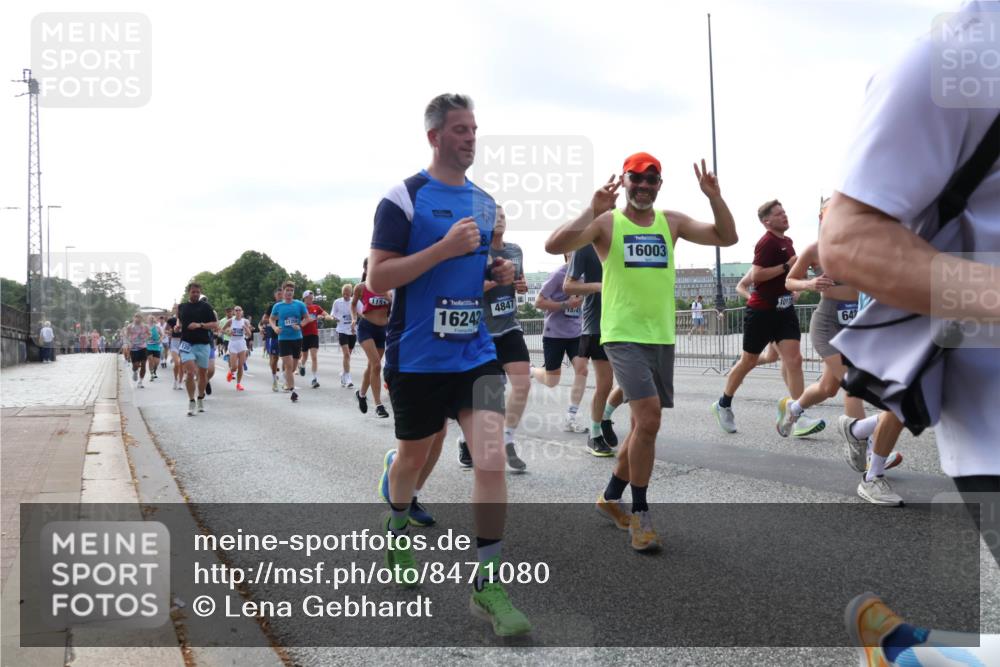 29.06.2025 - hella hamburg halbmarathon Lena Gebhardt http://msf.ph/oto/8471080 29.06.2025 09:55:35 Lombardsbrücke 115, 16242, 4847, 16003, 647, 1120, 1143, 1151, 1200, 1267, 1461, 1630, 1683, 1696, 1706, 1884, 1976, 2207, 2274, 2284, 2287, 2411, 2706, 2708, 2718, 2884, 3087, 3213, 3258, 3399, 3435, 3654, 3692, 3747, 3945, 3985, 4033, 4088, 4093, 4121, 4127, 4189, 4324, 4345, 4601, 4847, 4890, 4938, 5102, 5421, 5459, 5708, 5915, 6009, 6027, 6054, 6158, 6421, 6481, 6532, 6662, 6691, 6836, 6938, 6994, 7052, 7056, 7269, 7312, 8371, 8437, 8693, 8889, 9159, 9931 meine-sportfotos.de