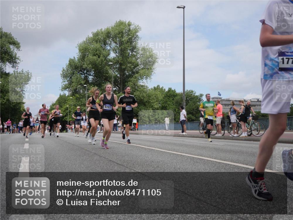 29.06.2025 - hella hamburg halbmarathon Luisa Fischer http://msf.ph/oto/8471105 29.06.2025 11:15:14 Kennedybrücke 126, 9703, 12821, 19179, 177, 3563, 3564, 4574, 6242, 7686, 7687, 8262, 9703, 9871, 10822, 10883 meine-sportfotos.de