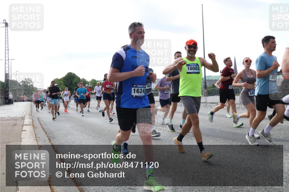29.06.2025 - hella hamburg halbmarathon Lena Gebhardt http://msf.ph/oto/8471120 29.06.2025 09:55:35 Lombardsbrücke 16242, 4841, 15741, 16003, 1011, 642, 851, 1120, 1143, 1151, 1200, 1267, 1461, 1630, 1683, 1696, 1706, 1884, 1976, 2207, 2274, 2284, 2287, 2411, 2706, 2708, 2718, 2884, 3087, 3213, 3258, 3399, 3435, 3654, 3692, 3747, 3945, 3985, 4033, 4088, 4093, 4121, 4127, 4189, 4324, 4345, 4601, 4847, 4890, 4938, 5102, 5421, 5459, 5708, 5915, 6009, 6027, 6054, 6158, 6421, 6481, 6532, 6662, 6691, 6836, 6938, 6994, 7052, 7056, 7269, 7312, 8371, 8437, 8693, 8889, 9159, 9931 meine-sportfotos.de