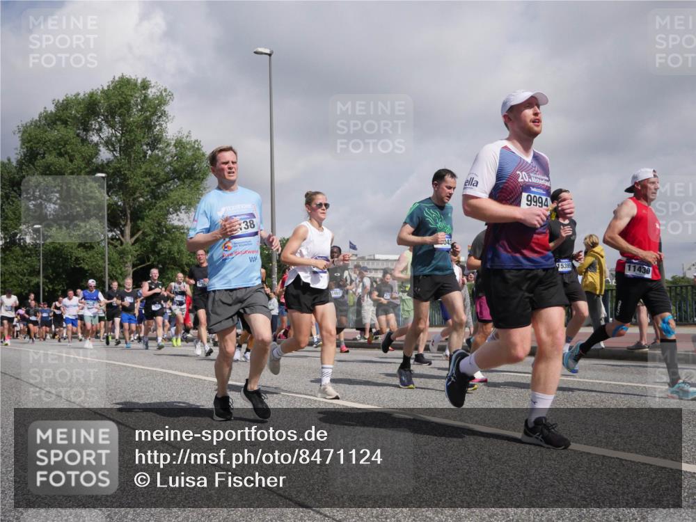 29.06.2025 - hella hamburg halbmarathon Luisa Fischer http://msf.ph/oto/8471124 29.06.2025 10:00:26 Kennedybrücke 50, 38, 043, 20, 9994, 15395, 11430, 1094, 1193, 1320, 1422, 2138, 2252, 2444, 2946, 3048, 3058, 3096, 3698, 3999, 5021, 5032, 5633, 5820, 5907, 6374, 7134, 7221, 7742, 8172, 8413, 8973, 9214, 9227, 9739, 9791, 9994, 10368, 10376, 10860 meine-sportfotos.de