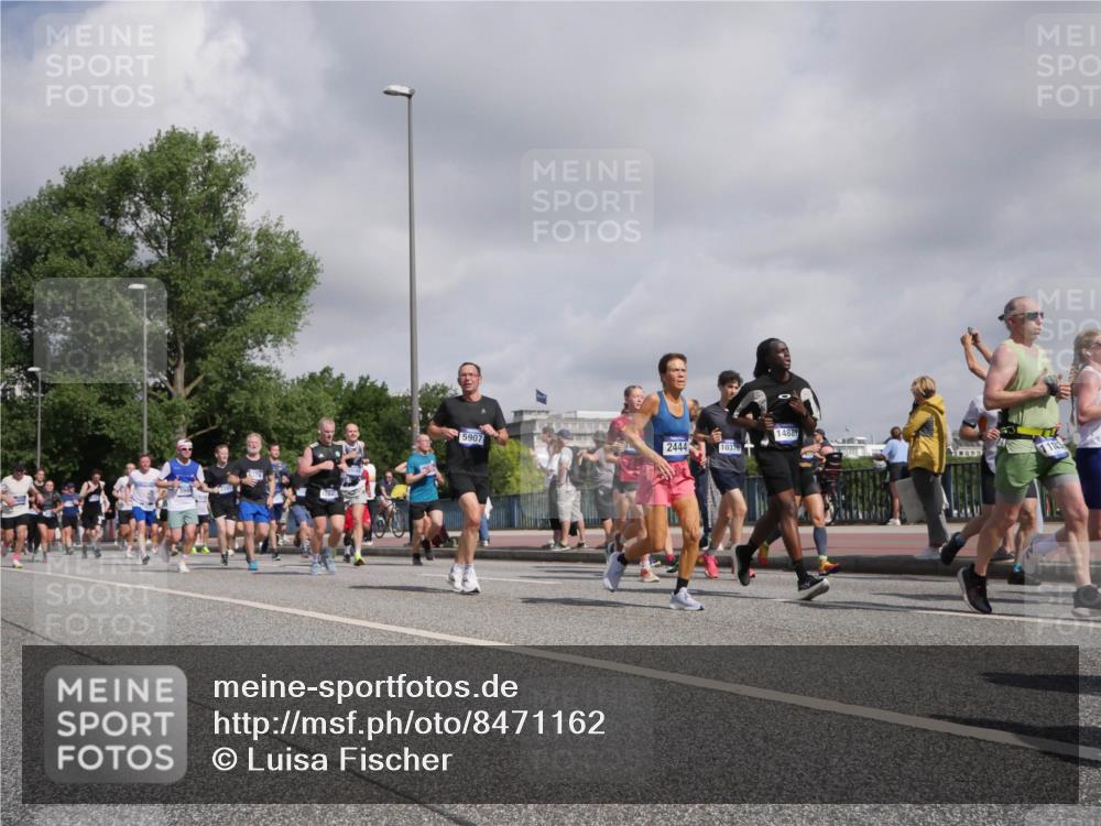 29.06.2025 - hella hamburg halbmarathon Luisa Fischer http://msf.ph/oto/8471162 29.06.2025 10:00:28 Kennedybrücke 5907, 2444, 10376, 14881, 1094, 1193, 1320, 1321, 1422, 2138, 2252, 2444, 2946, 3048, 3058, 3096, 3698, 3999, 5032, 5633, 5907, 6374, 6569, 7134, 7221, 7742, 7952, 8172, 8973, 9214, 9227, 9739, 9994, 10368, 10376, 10860 meine-sportfotos.de