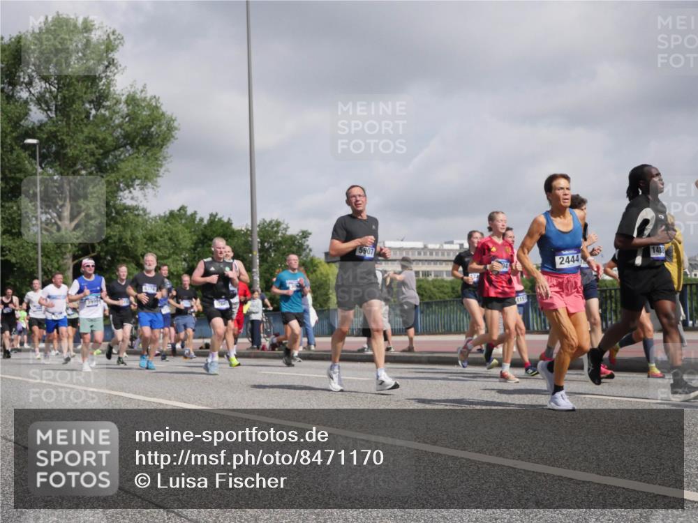 29.06.2025 - hella hamburg halbmarathon Luisa Fischer http://msf.ph/oto/8471170 29.06.2025 10:00:28 Kennedybrücke 5907, 1151, 2444, 1488, 1094, 1193, 1320, 1321, 1422, 2138, 2252, 2444, 2946, 3048, 3058, 3096, 3698, 3999, 5032, 5633, 5907, 6374, 6569, 7134, 7221, 7742, 7952, 8172, 8973, 9214, 9227, 9739, 9994, 10368, 10376, 10860 meine-sportfotos.de