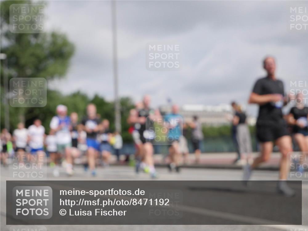 29.06.2025 - hella hamburg halbmarathon Luisa Fischer http://msf.ph/oto/8471192 29.06.2025 10:00:29 Kennedybrücke 1094, 1193, 1320, 1321, 1422, 2252, 2444, 2946, 3048, 3058, 3096, 3698, 3999, 4379, 5032, 5633, 5907, 6374, 6569, 6776, 7134, 7742, 7952, 8172, 8973, 9214, 9227, 9739, 10368, 10376, 10860 meine-sportfotos.de