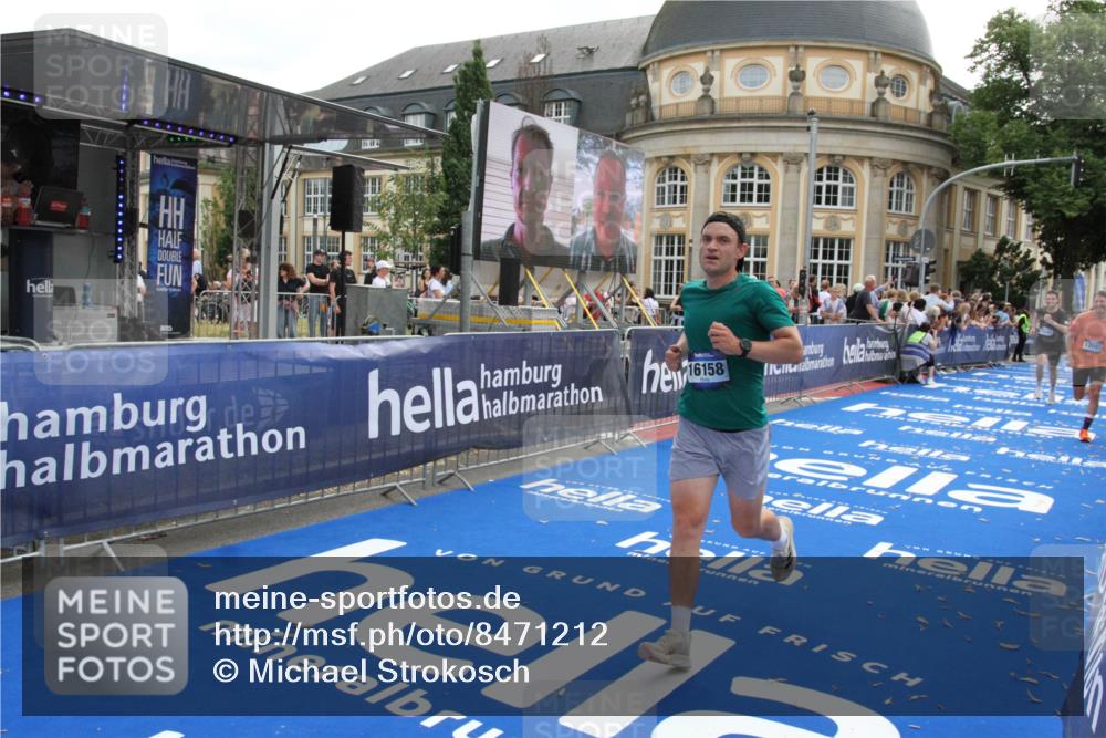 29.06.2025 - hella hamburg halbmarathon Michael Strokosch http://msf.ph/oto/8471212 29.06.2025 10:36:24 Ziel 6829, 6993, 8084, 11304, 12051, 14075, 15348, 16158, 17192 meine-sportfotos.de
