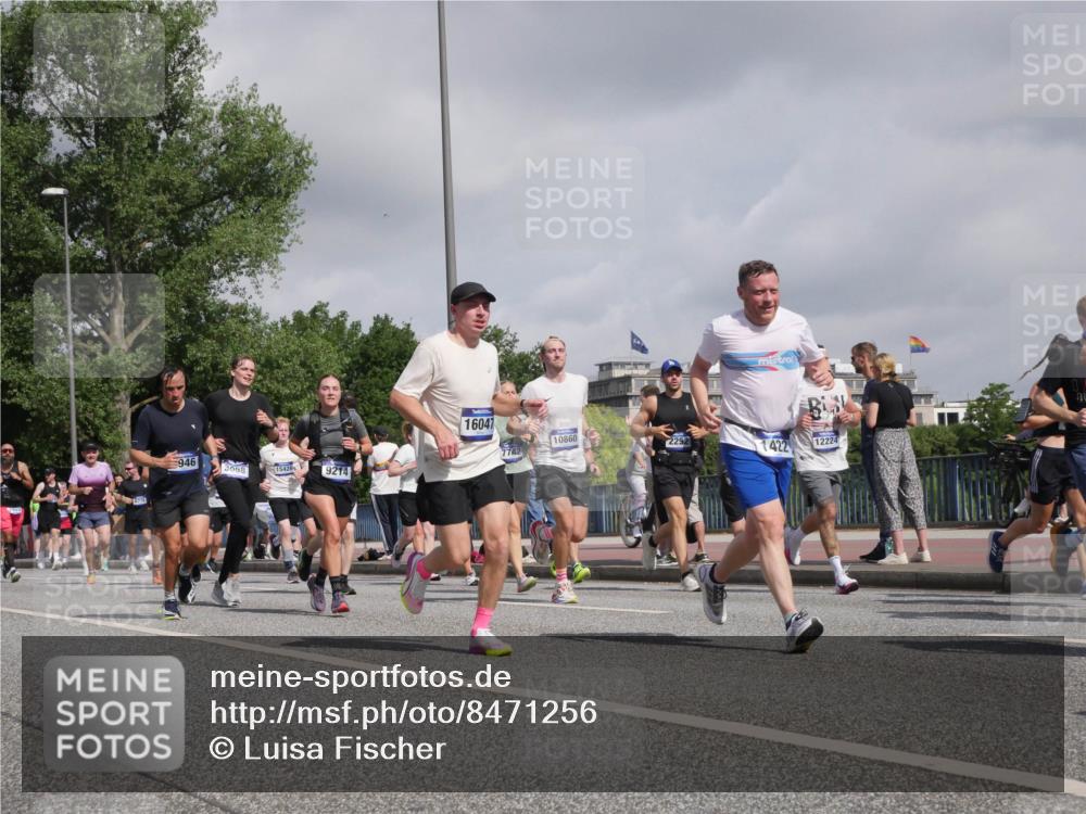 29.06.2025 - hella hamburg halbmarathon Luisa Fischer http://msf.ph/oto/8471256 29.06.2025 10:00:32 Kennedybrücke 946, 3058, 15426, 9214, 16047, 10860, 7742, 2252, 1422, 12224, 1193, 1320, 1321, 1422, 2252, 2946, 3048, 3058, 3999, 4379, 5032, 5633, 6374, 6569, 6776, 7134, 7478, 7742, 7952, 7973, 8172, 8973, 9214, 9227, 10368, 10376, 10860 meine-sportfotos.de