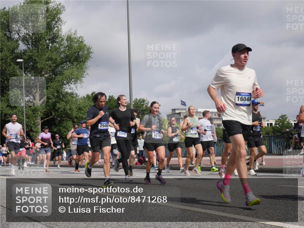29.06.2025 - hella hamburg halbmarathon Luisa Fischer http://msf.ph/oto/8471268 29.06.2025 10:00:33 Kennedybrücke 16320, 1320, 750, 2946, 154, 3058, 61, 7742, 9214, 5032, 16047, 2252, 1193, 1320, 1321, 1422, 2252, 2946, 3048, 3058, 3999, 4379, 5032, 5633, 6374, 6569, 6628, 6776, 7134, 7478, 7742, 7952, 7973, 8973, 9214, 9227, 10860 meine-sportfotos.de