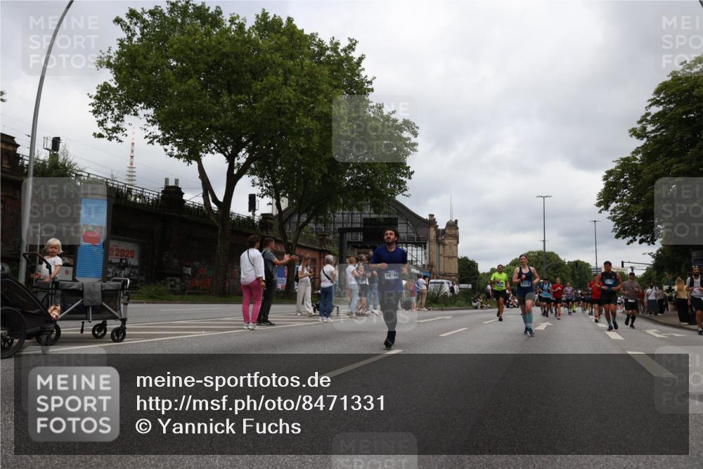 29.06.2025 - hella hamburg halbmarathon Yannick Fuchs http://msf.ph/oto/8471331 29.06.2025 10:57:39 20KM 1184, 1316, 1464, 1722, 1724, 1940, 1992, 2685, 3360, 4328, 4370, 5305, 5384, 5734, 6631, 7243, 7290, 7333, 8561, 8822, 9439, 9681, 10705, 10766, 10866, 11149, 11527, 11657, 11771, 12315, 12316, 12513, 12662, 13171, 14135, 14313, 14493, 15516, 15532, 15550, 15897, 16424, 16426, 16639, 16872, 16995, 17071, 17437, 17730, 17894, 18028, 18122, 18717 meine-sportfotos.de