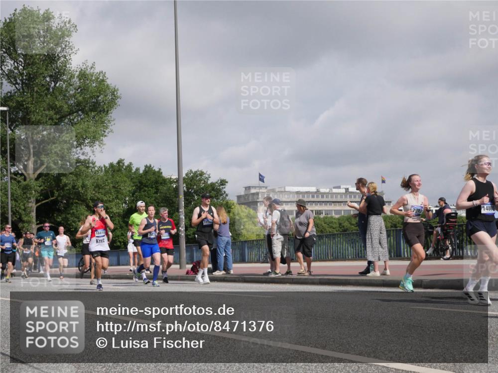 29.06.2025 - hella hamburg halbmarathon Luisa Fischer http://msf.ph/oto/8471376 29.06.2025 10:00:39 Kennedybrücke 17789, 7973, 14865, 18810, 7478, 16008, 16008, 1258, 1320, 1321, 1335, 1870, 2397, 4379, 4986, 6569, 6628, 6776, 7478, 7594, 7646, 7724, 7952, 7973, 8176, 8689, 8973, 9227 meine-sportfotos.de
