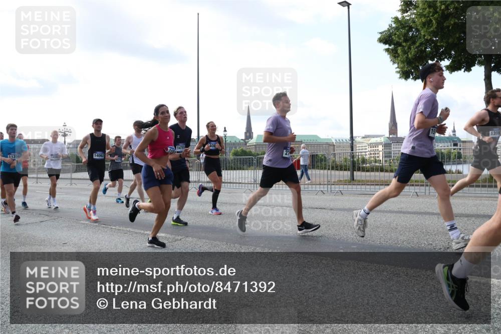 29.06.2025 - hella hamburg halbmarathon Lena Gebhardt http://msf.ph/oto/8471392 29.06.2025 09:55:36 Lombardsbrücke 14791, 11356, 14062, 408, 139, 1120, 1143, 1151, 1200, 1267, 1461, 1630, 1683, 1696, 1706, 1884, 1976, 2207, 2274, 2284, 2287, 2411, 2706, 2708, 2718, 2884, 3087, 3213, 3258, 3399, 3435, 3654, 3692, 3747, 3945, 3985, 4033, 4088, 4093, 4121, 4127, 4189, 4324, 4345, 4346, 4601, 4847, 4890, 4938, 5102, 5421, 5459, 5708, 5915, 6009, 6027, 6054, 6158, 6421, 6481, 6532, 6662, 6691, 6836, 6938, 6994, 7052, 7056, 7269, 7312, 8371, 8437, 8693, 8889, 9931 meine-sportfotos.de