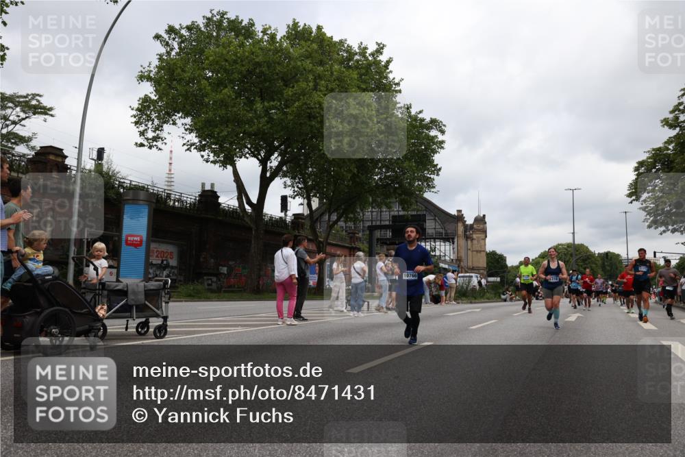 29.06.2025 - hella hamburg halbmarathon Yannick Fuchs http://msf.ph/oto/8471431 29.06.2025 10:57:39 20KM 1184, 1316, 1464, 1722, 1724, 1940, 1992, 2685, 3360, 4328, 4370, 5305, 5384, 5734, 6631, 7243, 7290, 7333, 8561, 8822, 9439, 9681, 10705, 10766, 10866, 11149, 11527, 11657, 11771, 12315, 12316, 12513, 12662, 13171, 14135, 14313, 14493, 15516, 15532, 15550, 15897, 16424, 16426, 16639, 16872, 16995, 17071, 17437, 17730, 17894, 18028, 18122, 18717 meine-sportfotos.de