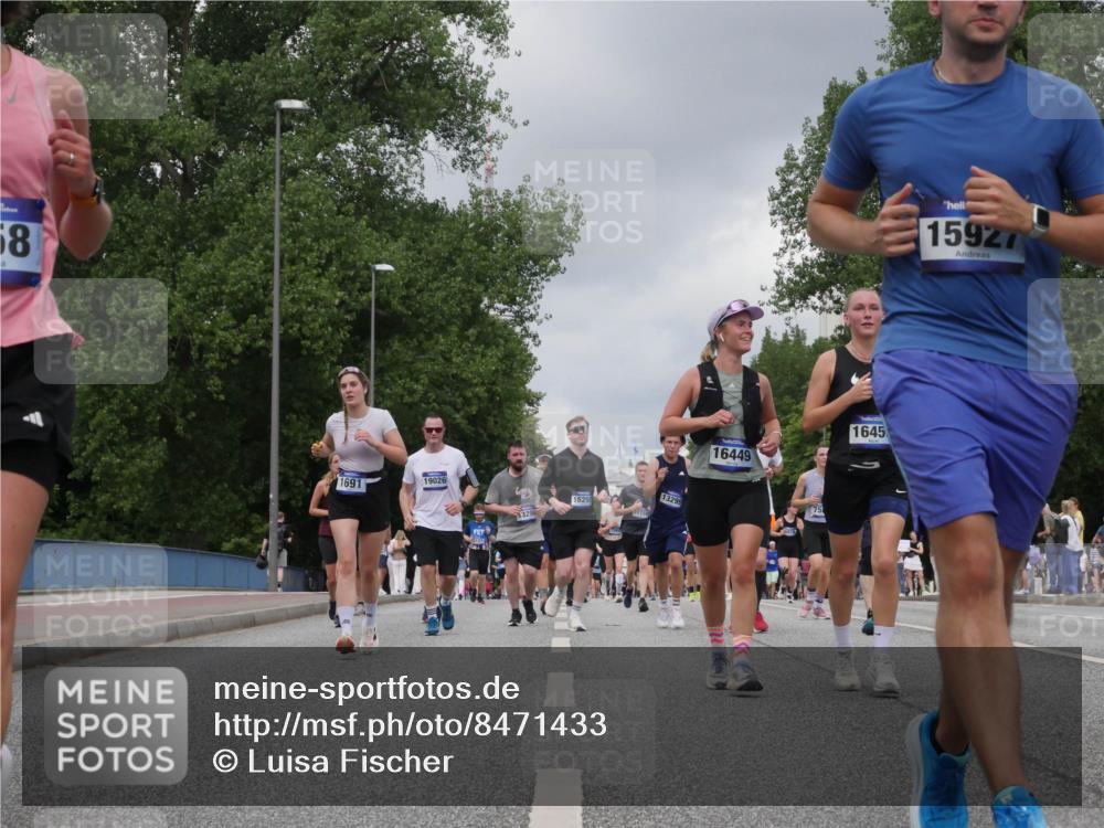 29.06.2025 - hella hamburg halbmarathon Luisa Fischer http://msf.ph/oto/8471433 29.06.2025 10:44:14 Kennedybrücke 58, 1691, 19026, 13299, 1629, 1175, 1329, 16449, 75, 1645, 15927, 1075, 1323, 4906, 7585, 8429, 8430, 9962 meine-sportfotos.de