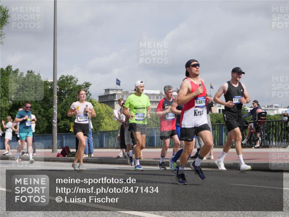 29.06.2025 - hella hamburg halbmarathon Luisa Fischer http://msf.ph/oto/8471434 29.06.2025 10:00:41 Kennedybrücke 18810, 177, 6628, 17530, 16009, 16008, 1258, 1335, 1870, 2397, 4379, 4986, 5672, 6356, 6628, 6776, 7478, 7594, 7646, 7724, 7973, 8176, 8689 meine-sportfotos.de