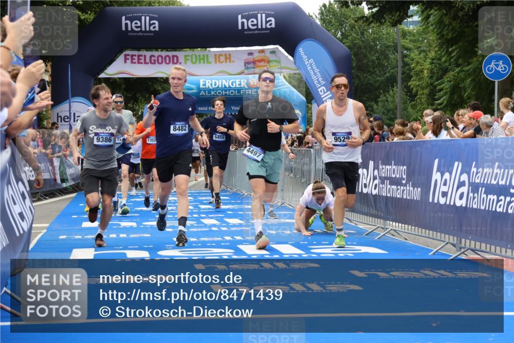 29.06.2025 - hella hamburg halbmarathon Strokosch-Dieckow http://msf.ph/oto/8471439 29.06.2025 10:46:30 Ziel 2222, 2842, 4237, 4497, 5459, 6421, 6978, 7335, 8482, 8981, 9051, 9232, 9386, 9529, 9786, 11185, 11773, 12891, 13525, 13554, 14045, 14228, 14482, 15026, 15133, 15157, 15206, 17281, 17461, 18637, 18882, 19209 meine-sportfotos.de