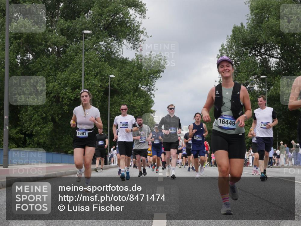 29.06.2025 - hella hamburg halbmarathon Luisa Fischer http://msf.ph/oto/8471474 29.06.2025 10:44:15 Kennedybrücke 1691, 16085, 19026, 13290, 15154, 16297, 117, 13299, 16449, 126, 1075, 1323, 4906, 7585, 8429, 8430, 8878, 9962 meine-sportfotos.de