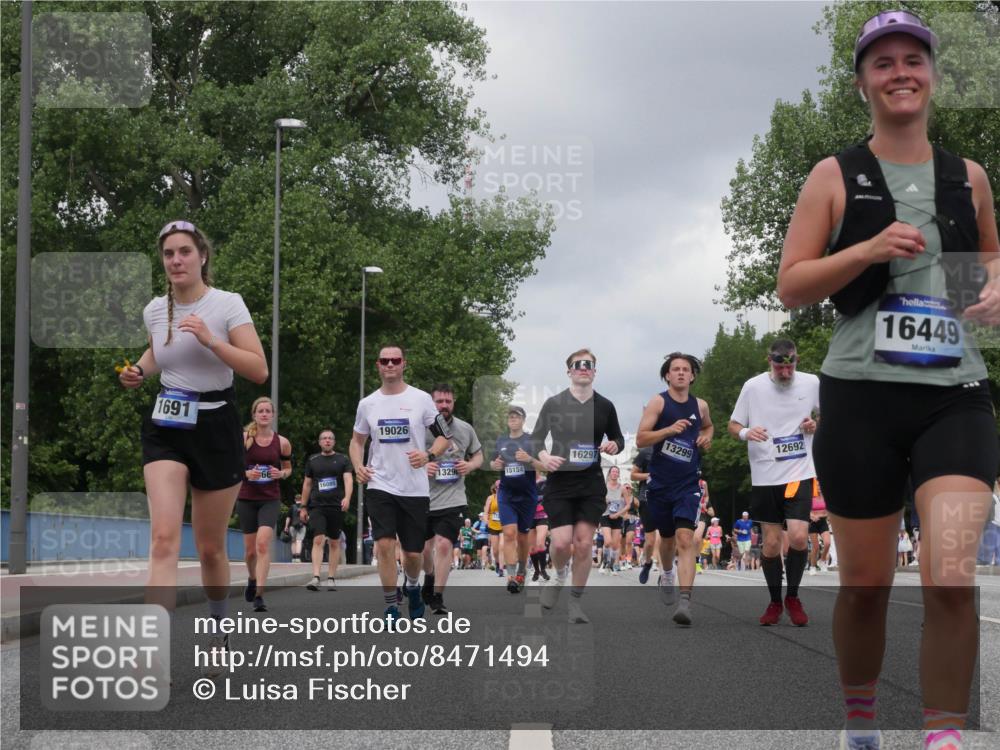 29.06.2025 - hella hamburg halbmarathon Luisa Fischer http://msf.ph/oto/8471494 29.06.2025 10:44:16 Kennedybrücke 1691, 16085, 19026, 9, 16297, 13290, 15154, 13299, 12692, 16449, 1075, 4906, 7585, 8429, 8430, 8878, 9962 meine-sportfotos.de