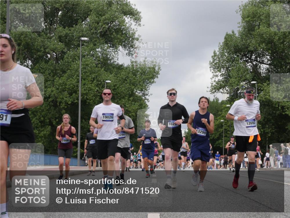 29.06.2025 - hella hamburg halbmarathon Luisa Fischer http://msf.ph/oto/8471520 29.06.2025 10:44:17 Kennedybrücke 91, 19026, 2866, 16085, 3290, 2, 9, 15154, 1625, 12692, 13299, 4906, 7585, 8429, 8430, 8878, 9962 meine-sportfotos.de