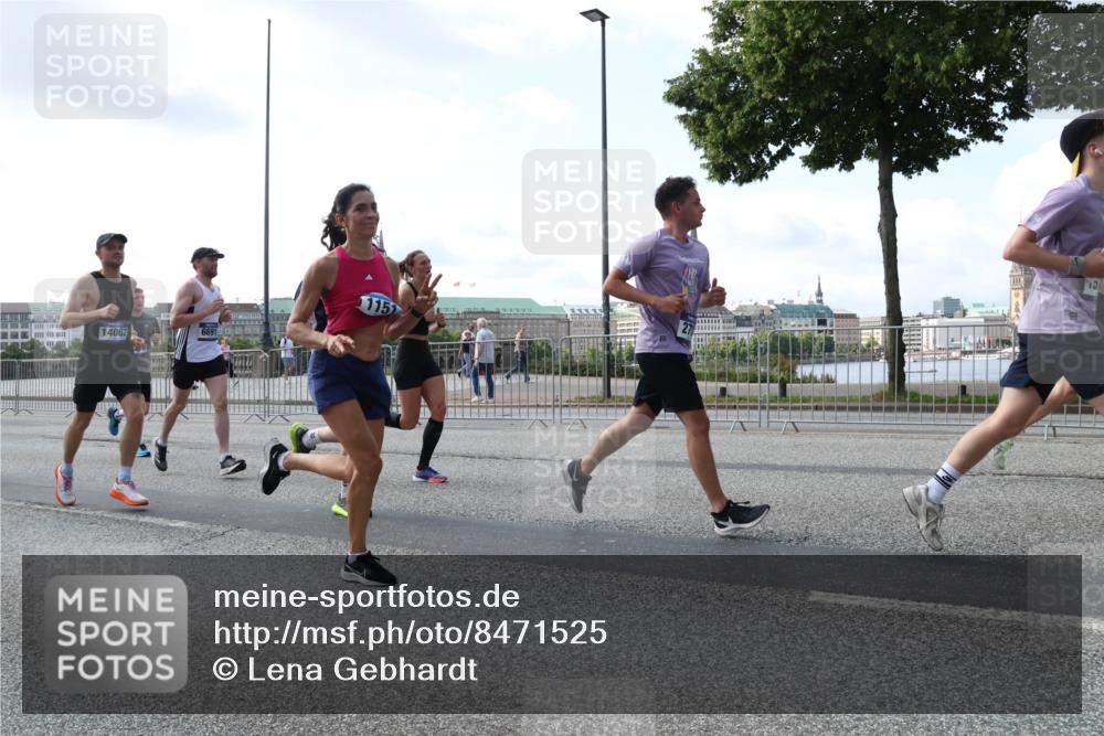 29.06.2025 - hella hamburg halbmarathon Lena Gebhardt http://msf.ph/oto/8471525 29.06.2025 09:55:37 Lombardsbrücke 14062, 6691, 115, 1120, 1143, 1151, 1200, 1267, 1461, 1630, 1683, 1696, 1706, 1884, 1976, 2207, 2274, 2284, 2287, 2411, 2706, 2708, 2718, 2884, 3087, 3213, 3258, 3399, 3435, 3654, 3692, 3747, 3945, 3985, 4033, 4088, 4093, 4127, 4189, 4324, 4345, 4346, 4601, 4847, 4890, 4938, 5102, 5421, 5459, 5708, 5915, 6009, 6027, 6054, 6158, 6421, 6481, 6532, 6662, 6691, 6836, 6938, 6994, 7052, 7056, 7100, 7269, 7312, 8371, 8437, 8693, 8889 meine-sportfotos.de