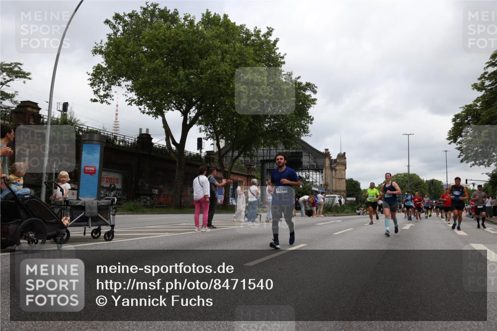 29.06.2025 - hella hamburg halbmarathon Yannick Fuchs http://msf.ph/oto/8471540 29.06.2025 10:57:39 20KM 1184, 1316, 1464, 1722, 1724, 1940, 1992, 2685, 3360, 4328, 4370, 5305, 5384, 5734, 6631, 7243, 7290, 7333, 8561, 8822, 9439, 9681, 10705, 10766, 10866, 11149, 11527, 11657, 11771, 12315, 12316, 12513, 12662, 13171, 14135, 14313, 14493, 15516, 15532, 15550, 15897, 16424, 16426, 16639, 16872, 16995, 17071, 17437, 17730, 17894, 18028, 18122, 18717 meine-sportfotos.de
