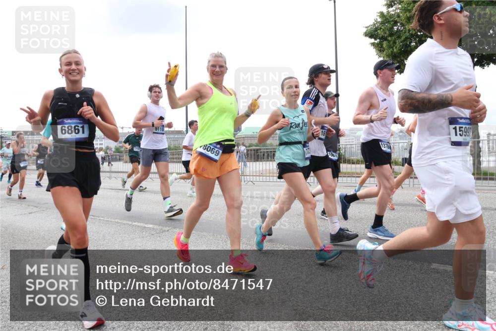 29.06.2025 - hella hamburg halbmarathon Lena Gebhardt http://msf.ph/oto/8471547 29.06.2025 10:33:02 Lombardsbrücke 6861, 1715, 5110, 8069, 16, 100, 1378, 15997, 1078, 1237, 1324, 1732, 1764, 2038, 2054, 2059, 2085, 2276, 2838, 2959, 3391, 3422, 3660, 3670, 3708, 3753, 3871, 4030, 4096, 4445, 4446, 4555, 4650, 5110, 5180, 5581, 5917, 6040, 6773, 6861, 7308, 7309, 7387, 7531, 7633, 7749, 7750, 7982, 8170, 8595, 8839, 9010, 9034, 9143, 9188, 9289, 9471, 9542, 9768, 10013, 10048, 10277, 11229, 11260, 11713, 11756, 11826, 12039, 12423, 12424, 14305, 14743, 15951 meine-sportfotos.de