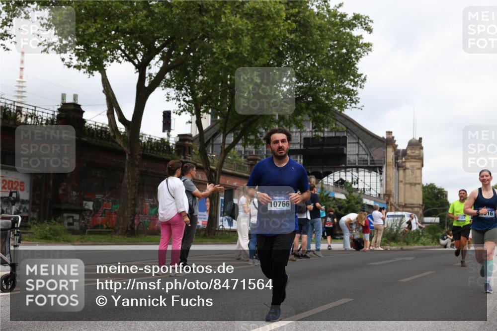 29.06.2025 - hella hamburg halbmarathon Yannick Fuchs http://msf.ph/oto/8471564 29.06.2025 10:57:40 20KM 1184, 1316, 1464, 1722, 1724, 1940, 1992, 2685, 3360, 4328, 4370, 5305, 5384, 7243, 7290, 7333, 8561, 9439, 9681, 10705, 10766, 10866, 11149, 11527, 11657, 11771, 12315, 12316, 12513, 12662, 13171, 13841, 14135, 14313, 14493, 15516, 15532, 15550, 15897, 16424, 16426, 16639, 16872, 16995, 17061, 17071, 17437, 17730, 17894, 18122, 18717 meine-sportfotos.de