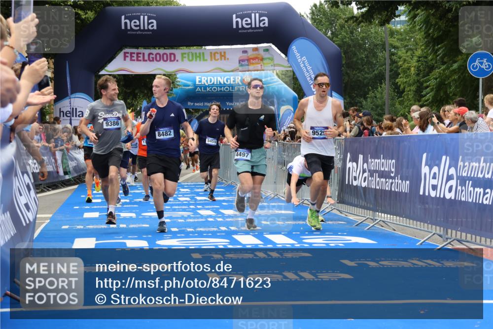 29.06.2025 - hella hamburg halbmarathon Strokosch-Dieckow http://msf.ph/oto/8471623 29.06.2025 10:46:29 Ziel 2222, 2842, 4237, 4497, 5459, 6421, 6978, 7335, 8482, 8981, 9051, 9232, 9386, 9529, 9786, 11185, 11773, 12891, 13525, 14045, 14228, 14482, 15133, 15157, 15206, 16127, 17281, 17461, 18637, 18882, 19209 meine-sportfotos.de