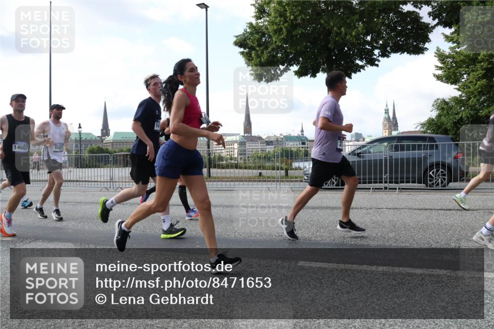 29.06.2025 - hella hamburg halbmarathon Lena Gebhardt http://msf.ph/oto/8471653 29.06.2025 09:55:37 Lombardsbrücke 14062, 6691, 1120, 1143, 1151, 1200, 1267, 1461, 1630, 1683, 1696, 1706, 1884, 1976, 2207, 2274, 2284, 2287, 2411, 2706, 2708, 2718, 2884, 3087, 3213, 3258, 3399, 3435, 3654, 3692, 3747, 3945, 3985, 4033, 4088, 4093, 4127, 4189, 4324, 4345, 4346, 4601, 4847, 4890, 4938, 5102, 5421, 5459, 5708, 5915, 6009, 6027, 6054, 6158, 6421, 6481, 6532, 6662, 6691, 6836, 6938, 6994, 7052, 7056, 7100, 7269, 7312, 8371, 8437, 8693, 8889 meine-sportfotos.de
