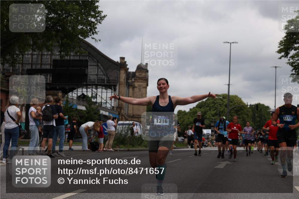 29.06.2025 - hella hamburg halbmarathon Yannick Fuchs http://msf.ph/oto/8471657 29.06.2025 10:57:40 20KM 1184, 1316, 1464, 1722, 1724, 1940, 1992, 2685, 3360, 4328, 4370, 5305, 5384, 7243, 7290, 7333, 8561, 9439, 9681, 10705, 10766, 10866, 11149, 11527, 11657, 11771, 12315, 12316, 12513, 12662, 13171, 13841, 14135, 14313, 14493, 15516, 15532, 15550, 15897, 16424, 16426, 16639, 16872, 16995, 17061, 17071, 17437, 17730, 17894, 18122, 18717 meine-sportfotos.de