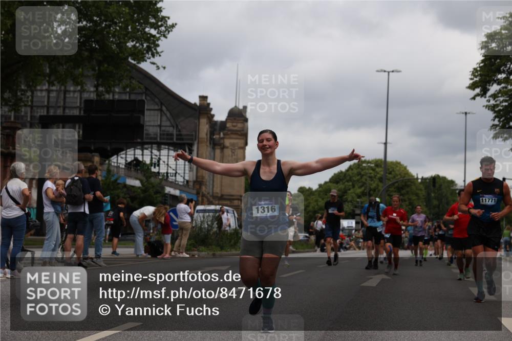 29.06.2025 - hella hamburg halbmarathon Yannick Fuchs http://msf.ph/oto/8471678 29.06.2025 10:57:41 20KM 1184, 1316, 1464, 1722, 1724, 1940, 2685, 3360, 4328, 4370, 5305, 5384, 7243, 7290, 7333, 8561, 9191, 9439, 9681, 10705, 10766, 10866, 11149, 11527, 11657, 11771, 12315, 12316, 12513, 12662, 13171, 13841, 14135, 14313, 14493, 15516, 15532, 15550, 15897, 16424, 16426, 16639, 16995, 17061, 17071, 17437, 17730, 17894, 18122, 18717 meine-sportfotos.de