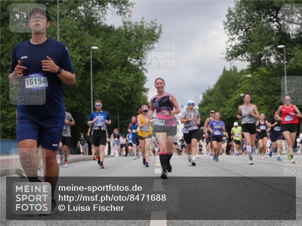 29.06.2025 - hella hamburg halbmarathon Luisa Fischer http://msf.ph/oto/8471688 29.06.2025 10:44:22 Kennedybrücke 15154, 3121, 17879, 4234, 7293, 12610, 4044, 6088, 7293, 7585, 7829, 8878, 10269, 10644 meine-sportfotos.de