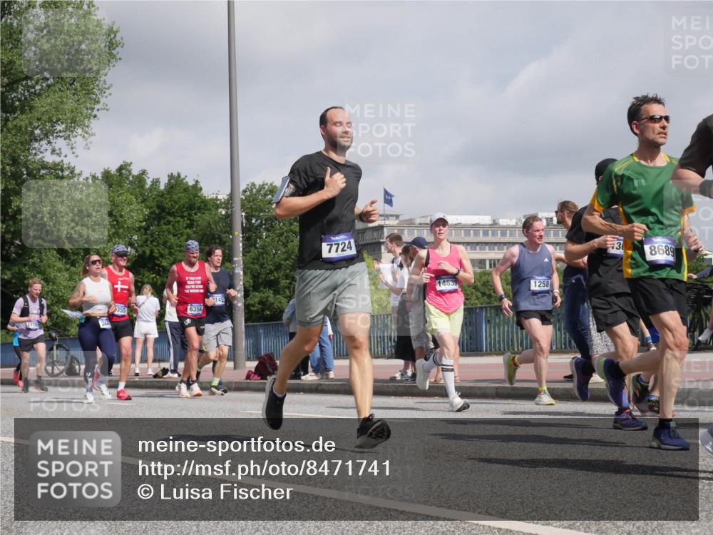 29.06.2025 - hella hamburg halbmarathon Luisa Fischer http://msf.ph/oto/8471741 29.06.2025 10:00:48 Kennedybrücke 1789, 2448, 355, 6356, 3145, 7724, 14638, 1258, 3, 8689, 1179, 1258, 1335, 1563, 1870, 2397, 2448, 2488, 2612, 2636, 4814, 4986, 5093, 5672, 6356, 7594, 7646, 7724, 7976, 8176, 8689, 9065, 9145, 9835 meine-sportfotos.de