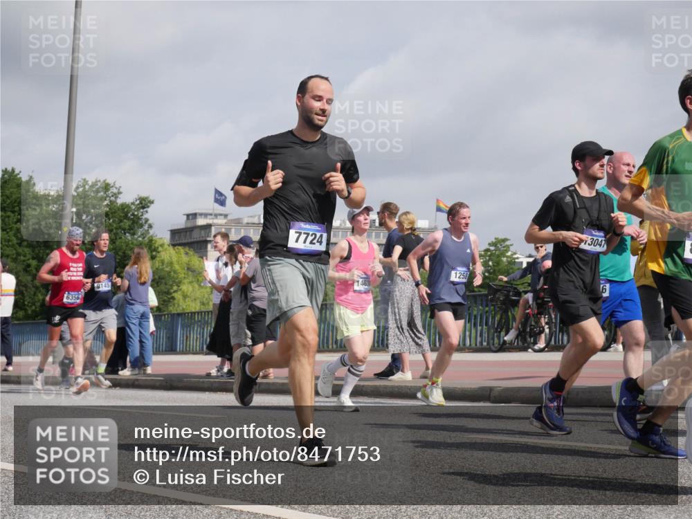 29.06.2025 - hella hamburg halbmarathon Luisa Fischer http://msf.ph/oto/8471753 29.06.2025 10:00:49 Kennedybrücke 6356, 9145, 7724, 1463, 1258, 3041, 6, 1179, 1258, 1335, 1563, 1870, 2397, 2448, 2488, 2612, 2636, 4814, 4986, 5093, 5672, 6356, 7594, 7646, 7724, 7976, 8508, 8689, 9065, 9145, 9656, 9835 meine-sportfotos.de