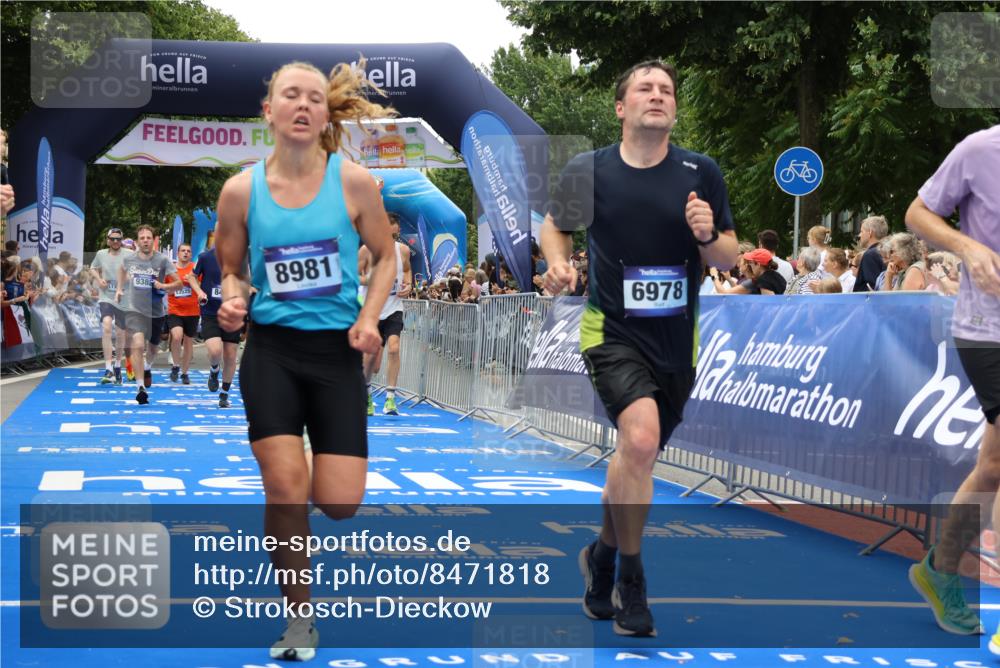 29.06.2025 - hella hamburg halbmarathon Strokosch-Dieckow http://msf.ph/oto/8471818 29.06.2025 10:46:28 Ziel 2222, 2842, 4237, 4497, 5459, 6421, 6978, 7335, 8482, 8981, 9232, 9386, 9529, 9786, 11185, 11773, 12171, 12651, 12891, 13525, 13698, 14045, 14228, 14482, 15133, 15157, 15206, 16127, 17281, 17461, 18211, 18637, 18882, 19209 meine-sportfotos.de