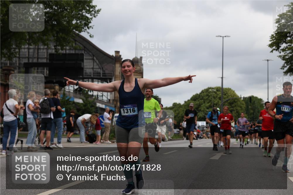 29.06.2025 - hella hamburg halbmarathon Yannick Fuchs http://msf.ph/oto/8471828 29.06.2025 10:57:41 20KM 1184, 1316, 1464, 1722, 1724, 1940, 2685, 3360, 4328, 4370, 5305, 5384, 7243, 7290, 7333, 8561, 9191, 9439, 9681, 10705, 10766, 10866, 11149, 11527, 11657, 11771, 12315, 12316, 12513, 12662, 13171, 13841, 14135, 14313, 14493, 15516, 15532, 15550, 15897, 16424, 16426, 16639, 16995, 17061, 17071, 17437, 17730, 17894, 18122, 18717 meine-sportfotos.de