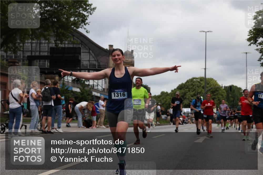29.06.2025 - hella hamburg halbmarathon Yannick Fuchs http://msf.ph/oto/8471850 29.06.2025 10:57:41 20KM 1184, 1316, 1464, 1722, 1724, 1940, 2685, 3360, 4328, 4370, 5305, 5384, 7243, 7290, 7333, 8561, 9191, 9439, 9681, 10705, 10766, 10866, 11149, 11527, 11657, 11771, 12315, 12316, 12513, 12662, 13171, 13841, 14135, 14313, 14493, 15516, 15532, 15550, 15897, 16424, 16426, 16639, 16995, 17061, 17071, 17437, 17730, 17894, 18122, 18717 meine-sportfotos.de