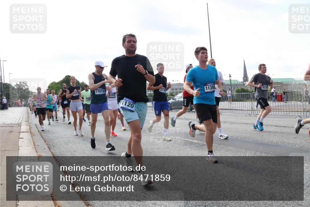 29.06.2025 - hella hamburg halbmarathon Lena Gebhardt http://msf.ph/oto/8471859 29.06.2025 09:55:38 Lombardsbrücke 9934, 14461, 1819, 17815, 8302, 1120, 2718, 11356, 8216, 1120, 1143, 1151, 1200, 1216, 1267, 1461, 1630, 1683, 1696, 1706, 1884, 1976, 2207, 2274, 2284, 2287, 2411, 2706, 2708, 2718, 2884, 3087, 3213, 3258, 3399, 3435, 3654, 3692, 3747, 3945, 3985, 4033, 4088, 4093, 4127, 4189, 4324, 4345, 4346, 4601, 4847, 4890, 4938, 5102, 5421, 5459, 5708, 5915, 6009, 6027, 6054, 6158, 6421, 6481, 6532, 6662, 6691, 6836, 6938, 6994, 7052, 7056, 7100, 7224, 7269, 7312, 8693, 8889 meine-sportfotos.de