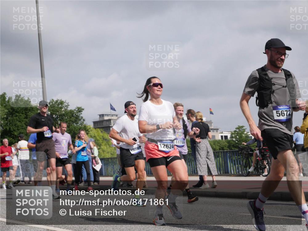 29.06.2025 - hella hamburg halbmarathon Luisa Fischer http://msf.ph/oto/8471861 29.06.2025 10:00:52 Kennedybrücke 9163, 7976, 1571, 19000, 12624, 11789, 5672, 1179, 1563, 2448, 2488, 2612, 2636, 3251, 4814, 5093, 5672, 6164, 6356, 7646, 7976, 8508, 9057, 9065, 9145, 9656, 9835 meine-sportfotos.de