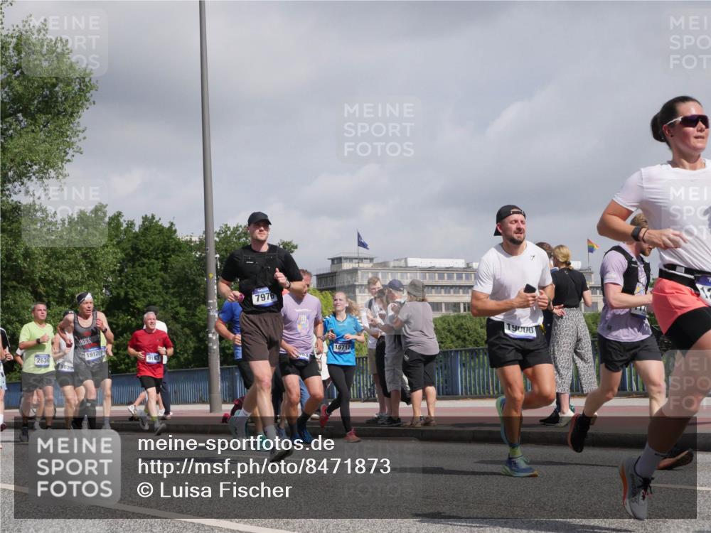 29.06.2025 - hella hamburg halbmarathon Luisa Fischer http://msf.ph/oto/8471873 29.06.2025 10:00:53 Kennedybrücke 2636, 9835, 1912055, 7976, 15712, 19000, 1179, 1563, 2448, 2488, 2612, 2636, 3251, 4814, 5093, 5672, 6164, 6356, 7409, 7976, 8508, 9057, 9065, 9145, 9656, 9835 meine-sportfotos.de