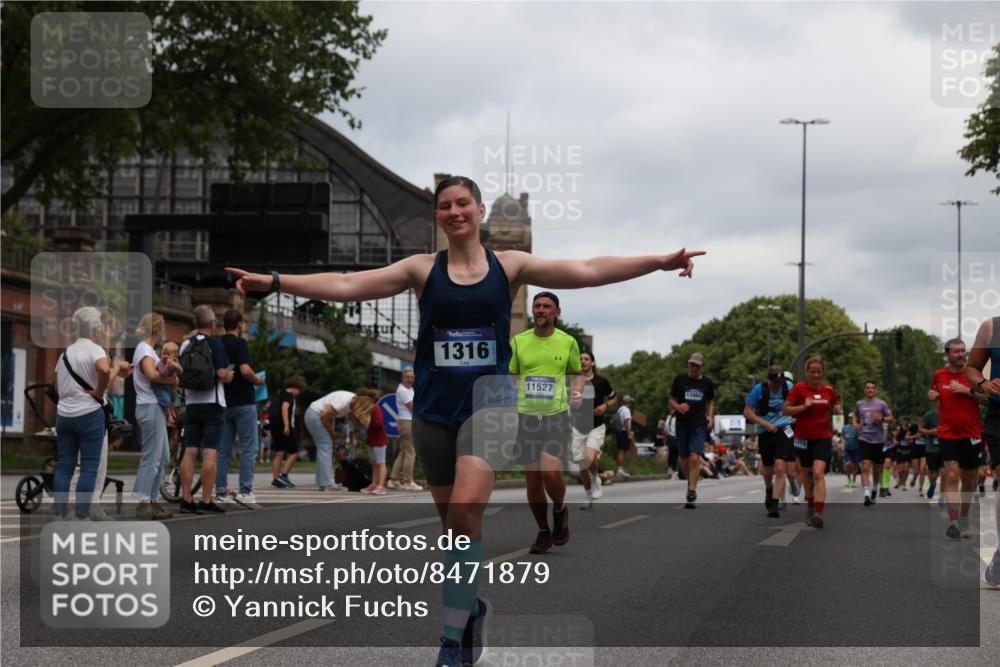 29.06.2025 - hella hamburg halbmarathon Yannick Fuchs http://msf.ph/oto/8471879 29.06.2025 10:57:41 20KM 1184, 1316, 1464, 1722, 1724, 1940, 2685, 3360, 4328, 4370, 5305, 5384, 7243, 7290, 7333, 8561, 9191, 9439, 9681, 10705, 10766, 10866, 11149, 11527, 11657, 11771, 12315, 12316, 12513, 12662, 13171, 13841, 14135, 14313, 14493, 15516, 15532, 15550, 15897, 16424, 16426, 16639, 16995, 17061, 17071, 17437, 17730, 17894, 18122, 18717 meine-sportfotos.de