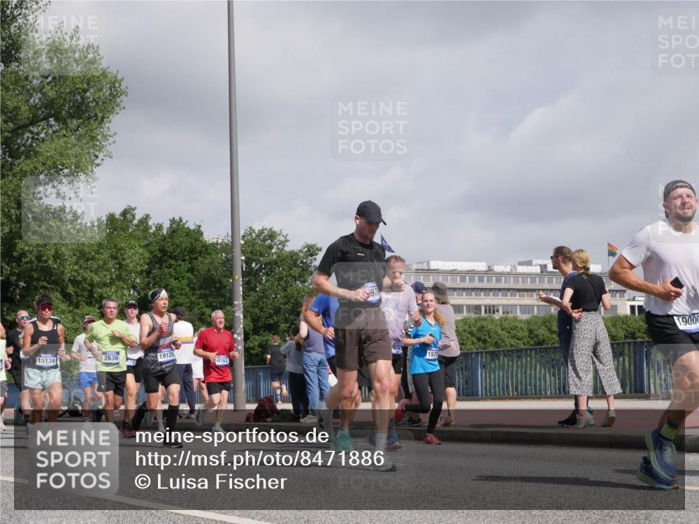 29.06.2025 - hella hamburg halbmarathon Luisa Fischer http://msf.ph/oto/8471886 29.06.2025 10:00:53 Kennedybrücke 2636, 15134, 835, 19120, 9163, 976, 1571, 19000, 1179, 1563, 2448, 2488, 2612, 2636, 3251, 4814, 5093, 5672, 6164, 6356, 7409, 7976, 8508, 9057, 9065, 9145, 9656, 9835 meine-sportfotos.de