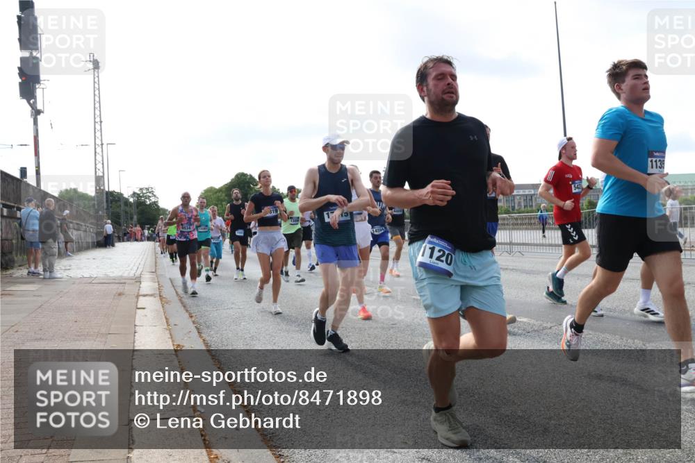 29.06.2025 - hella hamburg halbmarathon Lena Gebhardt http://msf.ph/oto/8471898 29.06.2025 09:55:38 Lombardsbrücke 9934, 14461, 1691, 319, 6009, 1120, 542, 1135, 1120, 1143, 1151, 1200, 1216, 1267, 1461, 1630, 1683, 1696, 1706, 1884, 1976, 2207, 2274, 2284, 2287, 2411, 2706, 2708, 2718, 2884, 3087, 3213, 3258, 3399, 3435, 3654, 3692, 3747, 3945, 3985, 4033, 4088, 4093, 4127, 4189, 4324, 4345, 4346, 4601, 4847, 4890, 4938, 5102, 5421, 5459, 5708, 5915, 6009, 6027, 6054, 6158, 6421, 6481, 6532, 6662, 6691, 6836, 6938, 6994, 7052, 7056, 7100, 7224, 7269, 7312, 8693, 8889 meine-sportfotos.de