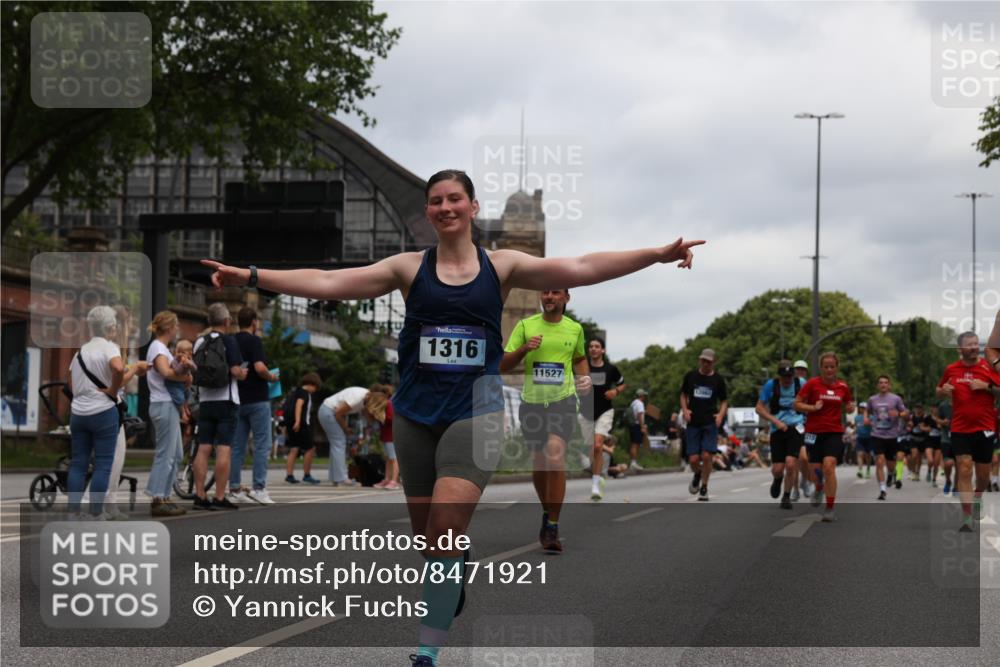 29.06.2025 - hella hamburg halbmarathon Yannick Fuchs http://msf.ph/oto/8471921 29.06.2025 10:57:41 20KM 1184, 1316, 1464, 1722, 1724, 1940, 2685, 3360, 4328, 4370, 5305, 5384, 7243, 7290, 7333, 8561, 9191, 9439, 9681, 10705, 10766, 10866, 11149, 11527, 11657, 11771, 12315, 12316, 12513, 12662, 13171, 13841, 14135, 14313, 14493, 15516, 15532, 15550, 15897, 16424, 16426, 16639, 16995, 17061, 17071, 17437, 17730, 17894, 18122, 18717 meine-sportfotos.de