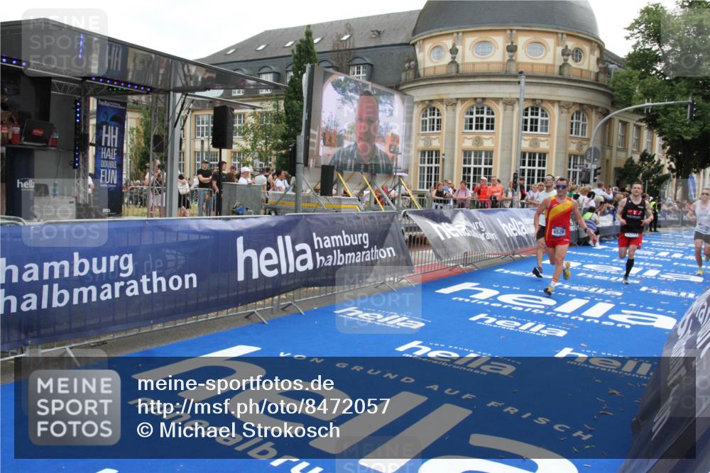 29.06.2025 - hella hamburg halbmarathon Michael Strokosch http://msf.ph/oto/8472057 29.06.2025 10:36:52 Ziel 4865, 5961, 6529, 7310, 13141, 13343, 15939, 18384 meine-sportfotos.de