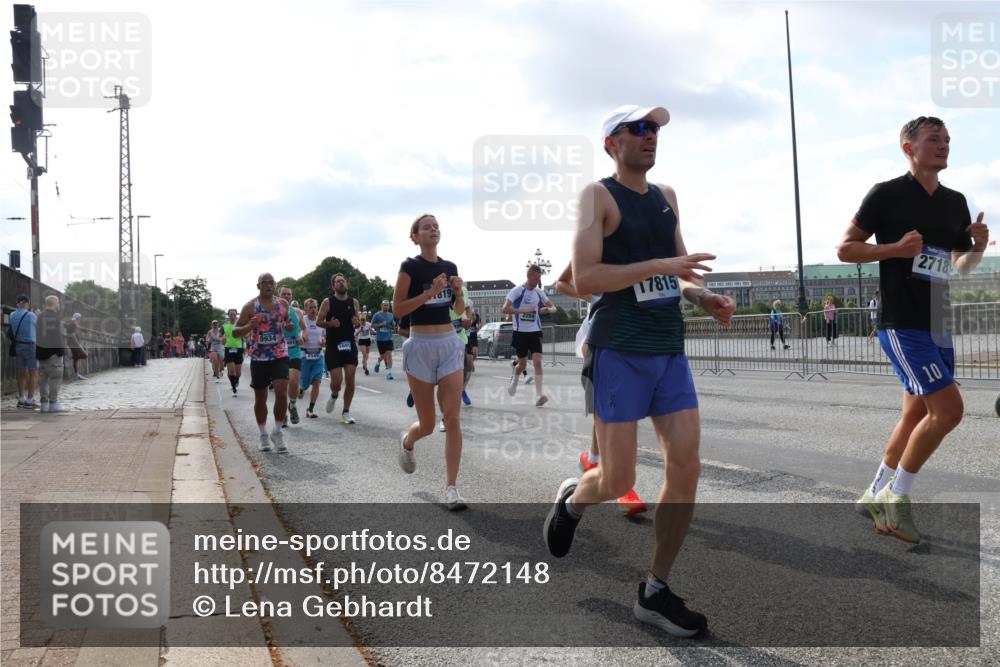 29.06.2025 - hella hamburg halbmarathon Lena Gebhardt http://msf.ph/oto/8472148 29.06.2025 09:55:39 Lombardsbrücke 9934, 461, 4945, 17815, 2718, 10, 1120, 1143, 1151, 1216, 1267, 1461, 1630, 1683, 1696, 1706, 1884, 1976, 2207, 2274, 2284, 2287, 2411, 2706, 2708, 2718, 2884, 3087, 3213, 3399, 3435, 3654, 3692, 3747, 3945, 3985, 4033, 4088, 4093, 4127, 4189, 4324, 4345, 4346, 4601, 4847, 4890, 4938, 5102, 5421, 5459, 5708, 5915, 6009, 6054, 6158, 6421, 6481, 6532, 6662, 6691, 6836, 6938, 6994, 7052, 7056, 7100, 7224, 7269, 7312, 8693, 8889 meine-sportfotos.de