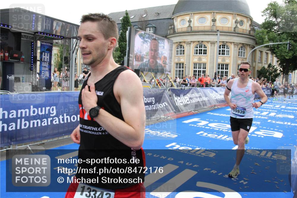 29.06.2025 - hella hamburg halbmarathon Michael Strokosch http://msf.ph/oto/8472176 29.06.2025 10:36:54 Ziel 3959, 4865, 5307, 6529, 7310, 13141, 13343, 15939, 18384 meine-sportfotos.de