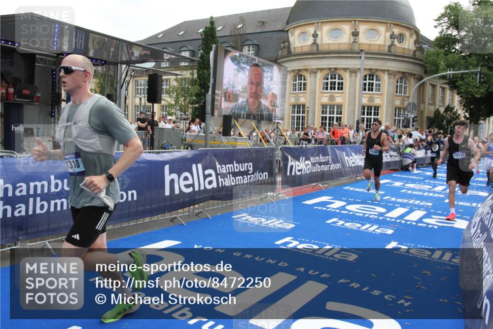29.06.2025 - hella hamburg halbmarathon Michael Strokosch http://msf.ph/oto/8472250 29.06.2025 10:36:58 Ziel 3959, 5307, 7310, 11620, 13141, 14691, 18384 meine-sportfotos.de