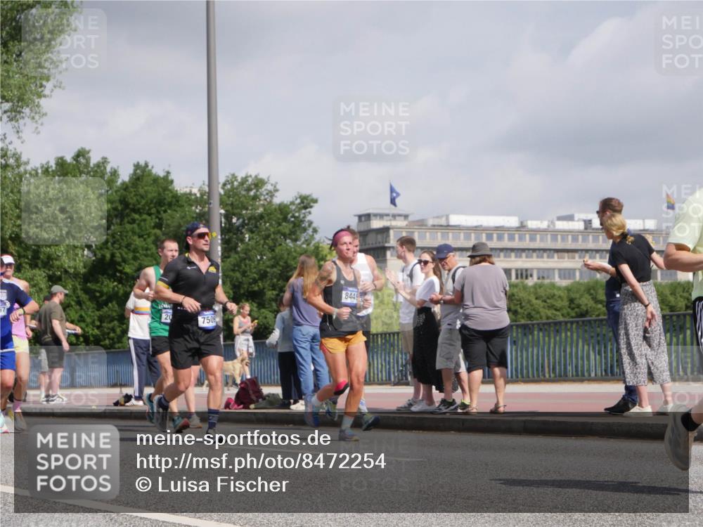 29.06.2025 - hella hamburg halbmarathon Luisa Fischer http://msf.ph/oto/8472254 29.06.2025 10:01:02 Kennedybrücke 20, 7509, 8449, 2070, 2417, 2711, 3251, 4903, 5775, 5894, 6164, 6580, 6897, 7065, 7409, 7509, 7896, 8449, 8508, 8590, 9057, 9656 meine-sportfotos.de