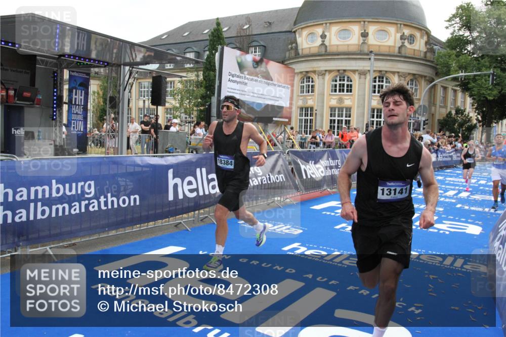 29.06.2025 - hella hamburg halbmarathon Michael Strokosch http://msf.ph/oto/8472308 29.06.2025 10:36:59 Ziel 3959, 5307, 5315, 7310, 11620, 13141, 14691, 18384 meine-sportfotos.de