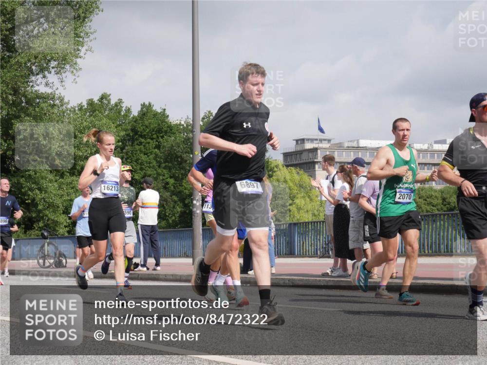 29.06.2025 - hella hamburg halbmarathon Luisa Fischer http://msf.ph/oto/8472322 29.06.2025 10:01:04 Kennedybrücke 896, 16213, 590, 113, 6897, 2070, 1815, 2070, 2417, 2711, 3114, 4903, 5775, 5894, 6164, 6580, 6897, 7065, 7409, 7509, 7896, 8449, 8590, 9012, 9562 meine-sportfotos.de